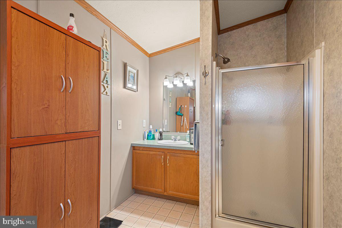 230 Cedar Flat Road Warfordsburg, PA 17267 - Photo 29 of 44 a bathroom with a bathtub and shower