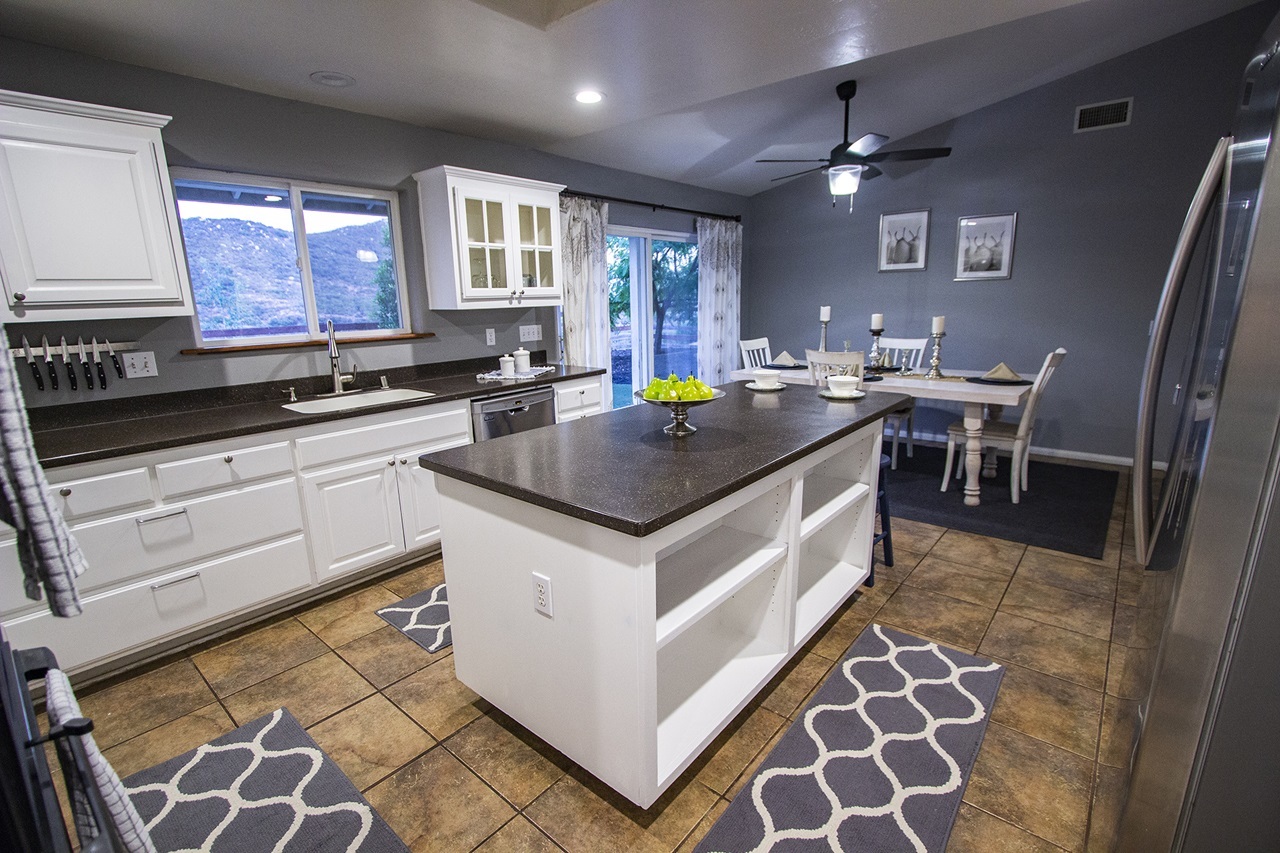 24557 Del Amo Road Ramona, CA 92065 - Photo 3 of 25 Gallery Image 3
