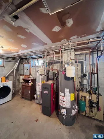 $699,900 | 81 Lakeshore Drive, Prospect Park, NJ 07508