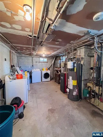 $699,900 | 81 Lakeshore Drive, Prospect Park, NJ 07508