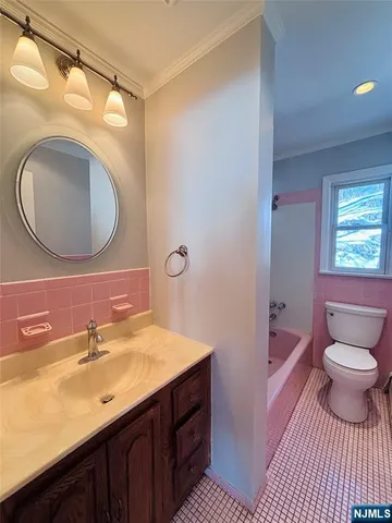 $699,900 | 81 Lakeshore Drive, Prospect Park, NJ 07508