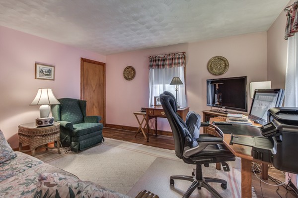 28 Homestead Street Lexington, MA 02421 - Photo 19 of 30 Gallery Image 19