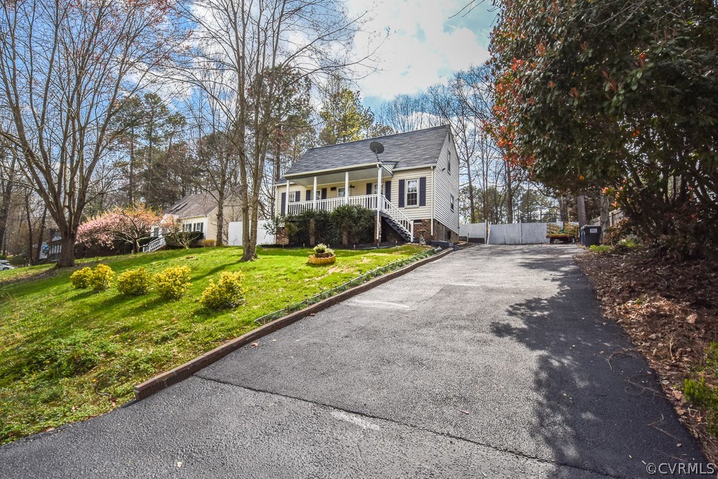 2612 Colgrave Road Midlothian, VA 23112 - Photo 3 of 33 a front view of house with yard and green space