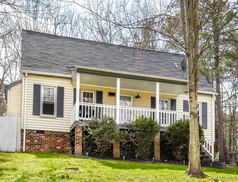 2612 Colgrave Road Midlothian, VA 23112 - Photo 5 of 33 a view of a house with a yard