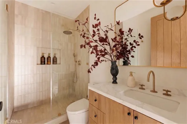 $1,749,000 | 17852 Saticoy Street, Reseda, CA 91335