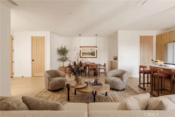 $1,749,000 | 17852 Saticoy Street, Reseda, CA 91335