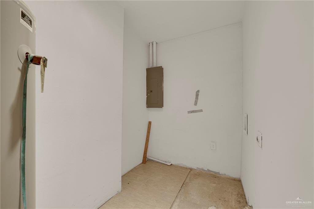 26821 Brushline Road Edinburg, TX 78542 - Photo 9 of 11 an entryway of a house with a sink