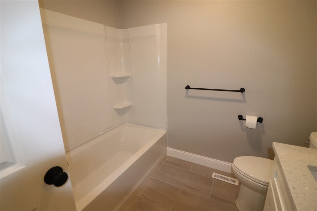 35 Glendale Road, Unit 1 Tiverton, RI 02878 - Photo 13 of 23