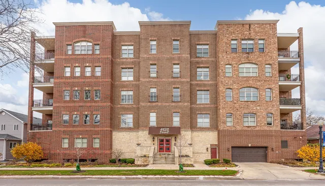 $599,900 | 4929 Forest Avenue, Unit 2E, Downers Grove, IL 60515