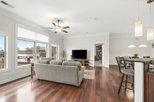 $599,900 | 4929 Forest Avenue, Unit 2E, Downers Grove, IL 60515