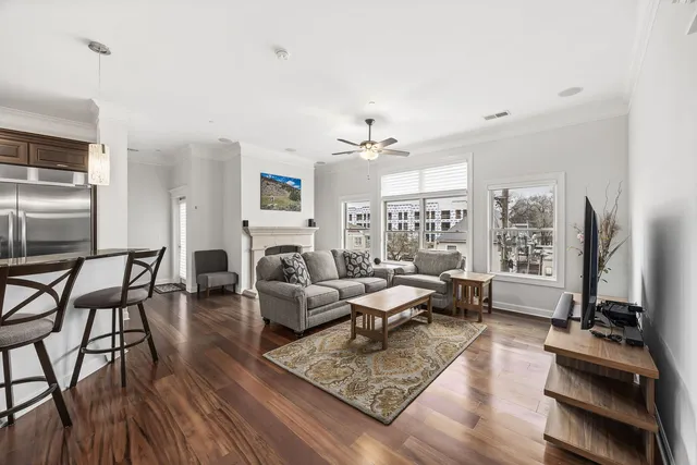 $599,900 | 4929 Forest Avenue, Unit 2E, Downers Grove, IL 60515