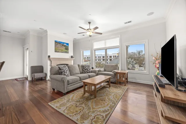 $599,900 | 4929 Forest Avenue, Unit 2E, Downers Grove, IL 60515