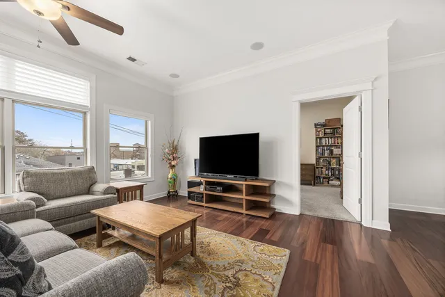 $599,900 | 4929 Forest Avenue, Unit 2E, Downers Grove, IL 60515