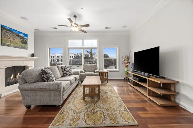 $599,900 | 4929 Forest Avenue, Unit 2E, Downers Grove, IL 60515