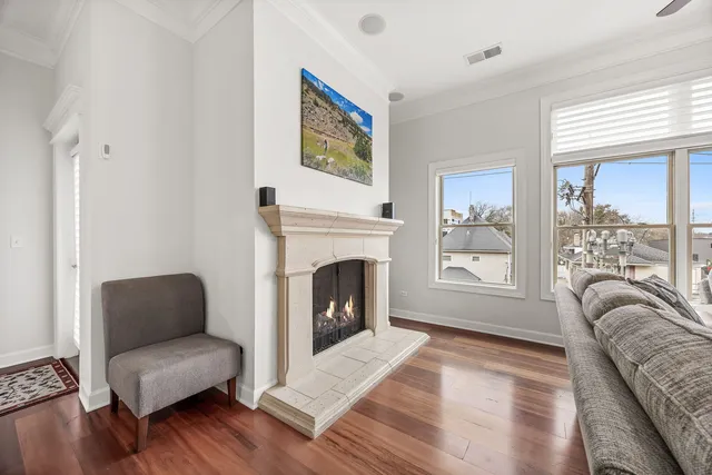 $599,900 | 4929 Forest Avenue, Unit 2E, Downers Grove, IL 60515