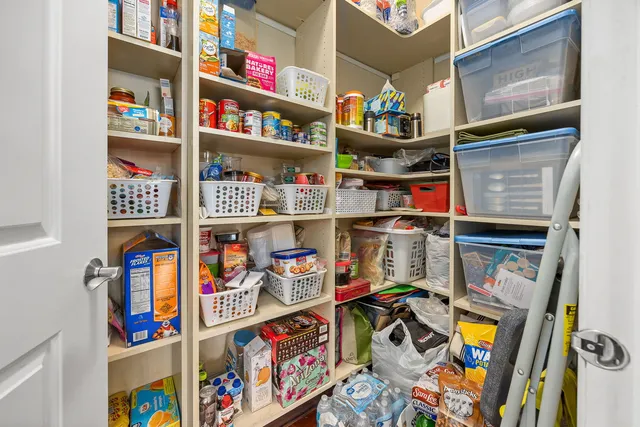 $599,900 | 4929 Forest Avenue, Unit 2E, Downers Grove, IL 60515