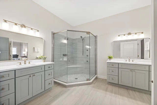 $599,900 | 4929 Forest Avenue, Unit 2E, Downers Grove, IL 60515