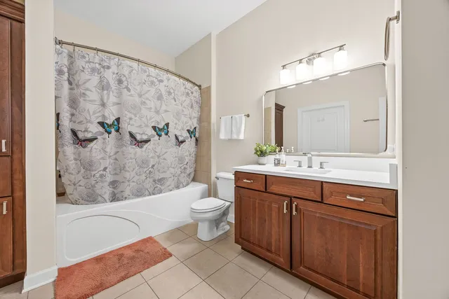 $599,900 | 4929 Forest Avenue, Unit 2E, Downers Grove, IL 60515