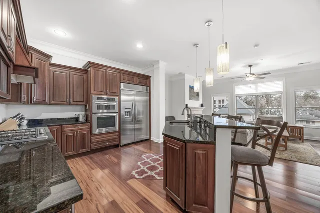 $599,900 | 4929 Forest Avenue, Unit 2E, Downers Grove, IL 60515