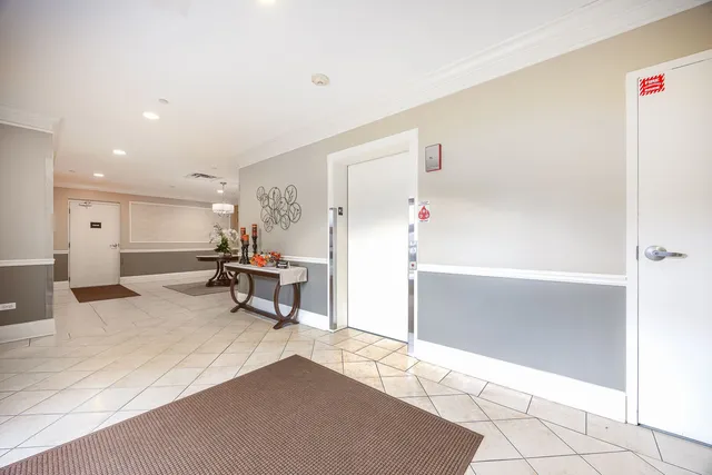 $599,900 | 4929 Forest Avenue, Unit 2E, Downers Grove, IL 60515