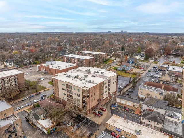 $599,900 | 4929 Forest Avenue, Unit 2E, Downers Grove, IL 60515