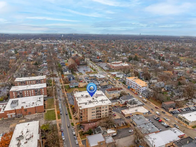 $599,900 | 4929 Forest Avenue, Unit 2E, Downers Grove, IL 60515