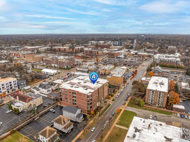 $599,900 | 4929 Forest Avenue, Unit 2E, Downers Grove, IL 60515