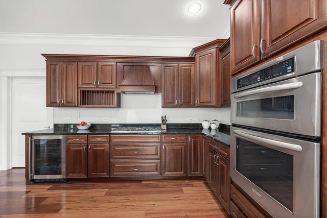 $599,900 | 4929 Forest Avenue, Unit 2E, Downers Grove, IL 60515