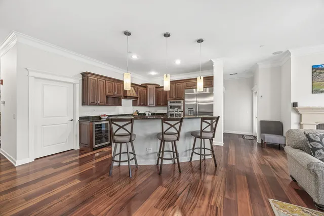 $599,900 | 4929 Forest Avenue, Unit 2E, Downers Grove, IL 60515