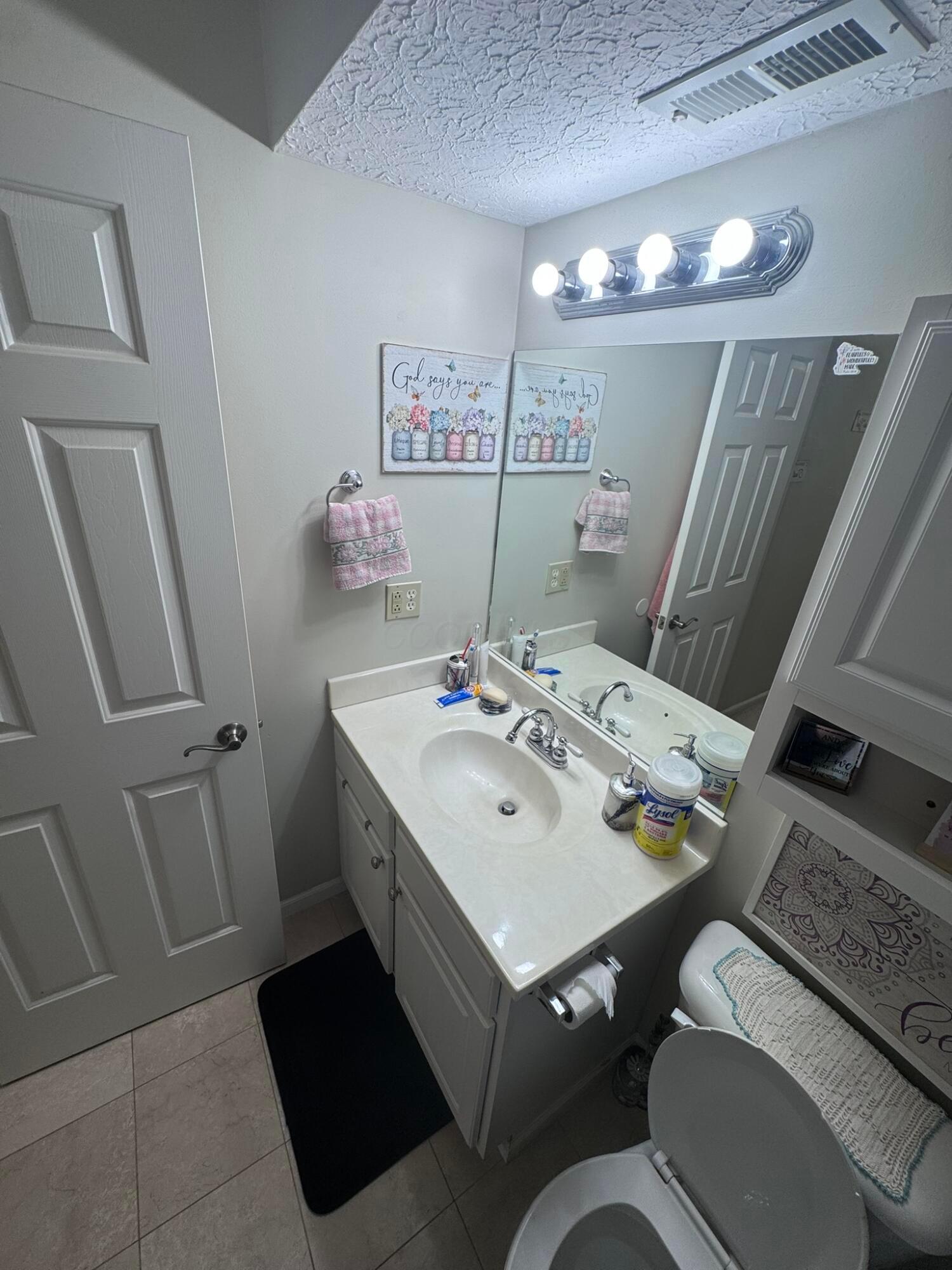 5340 Darlington Road, Unit F Columbus, OH 43220 - Photo 11 of 17 IMG_6610