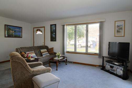 284 Paddock Circle Glendale Heights, IL 60139 - Photo 8 of 11 a living room with furniture and a flat screen tv