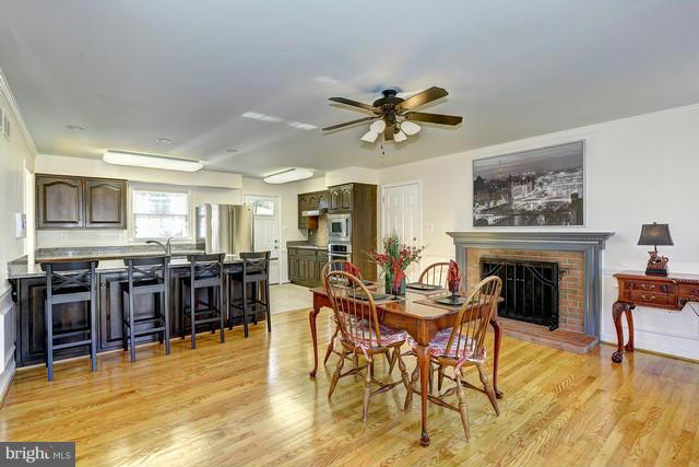 6205 Long Meadow Road McLean, VA 22101 - Photo 11 of 30 Family Room