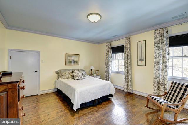 6205 Long Meadow Road McLean, VA 22101 - Photo 17 of 30 Bedroom 2 Upper Lvl
