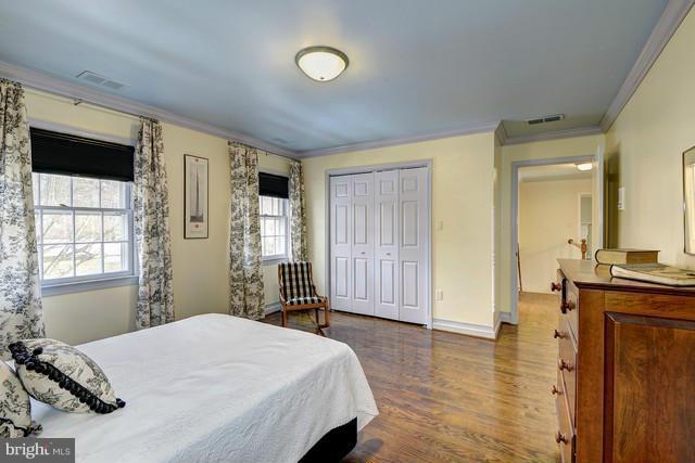 6205 Long Meadow Road McLean, VA 22101 - Photo 18 of 30 Bedroom 2 Upper Lvl