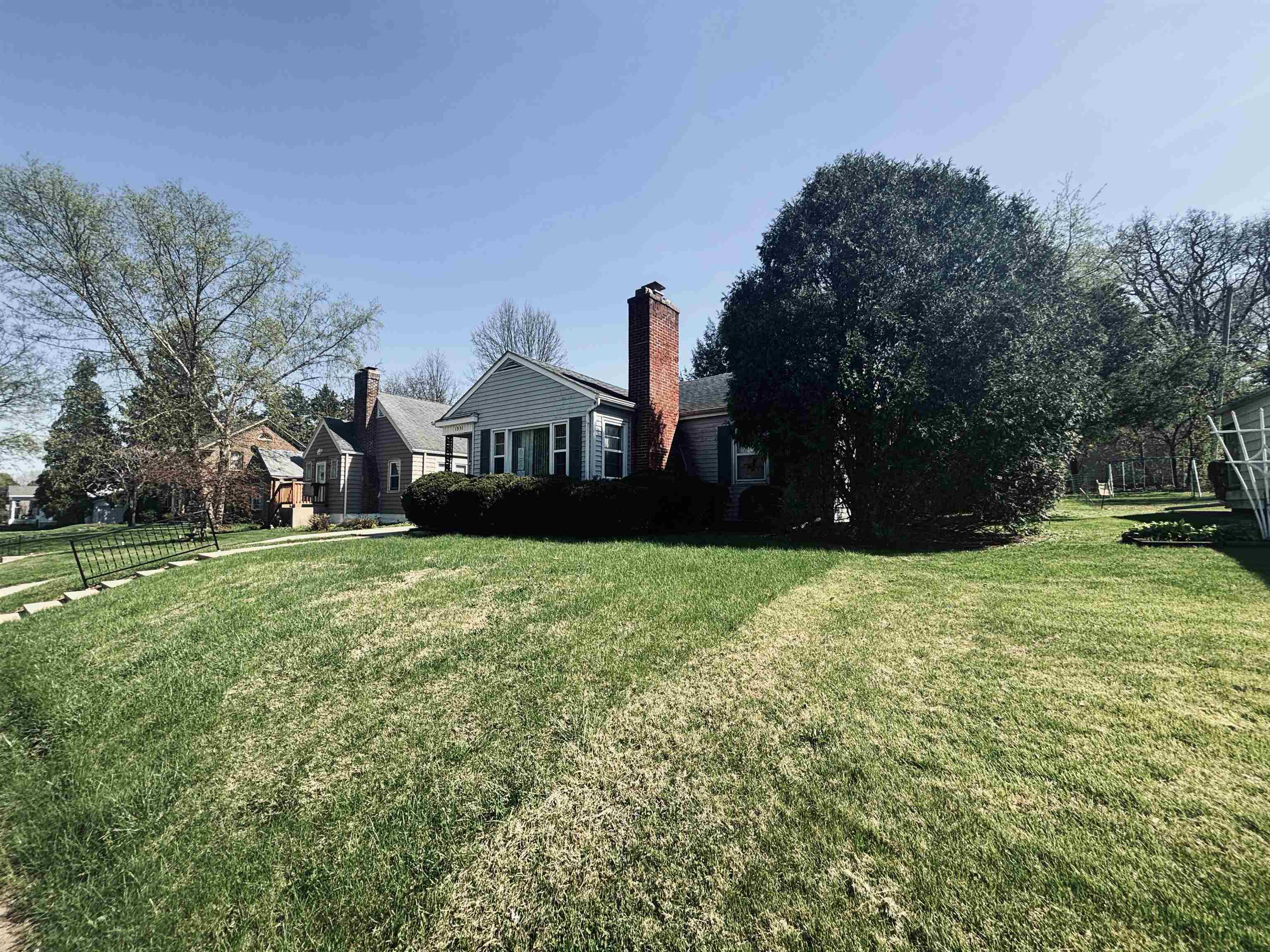 a view of a yard in front of house