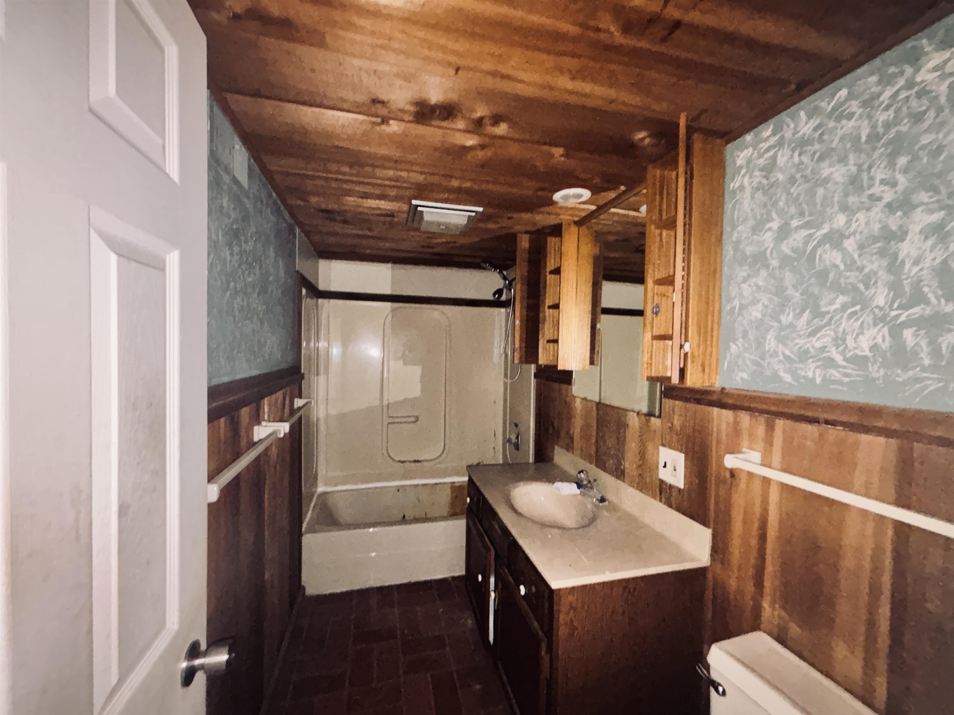 1331 West Logan Street Freeport, IL 61032 - Photo 20 of 30 a bathroom with a sink a toilet a mirror and shower