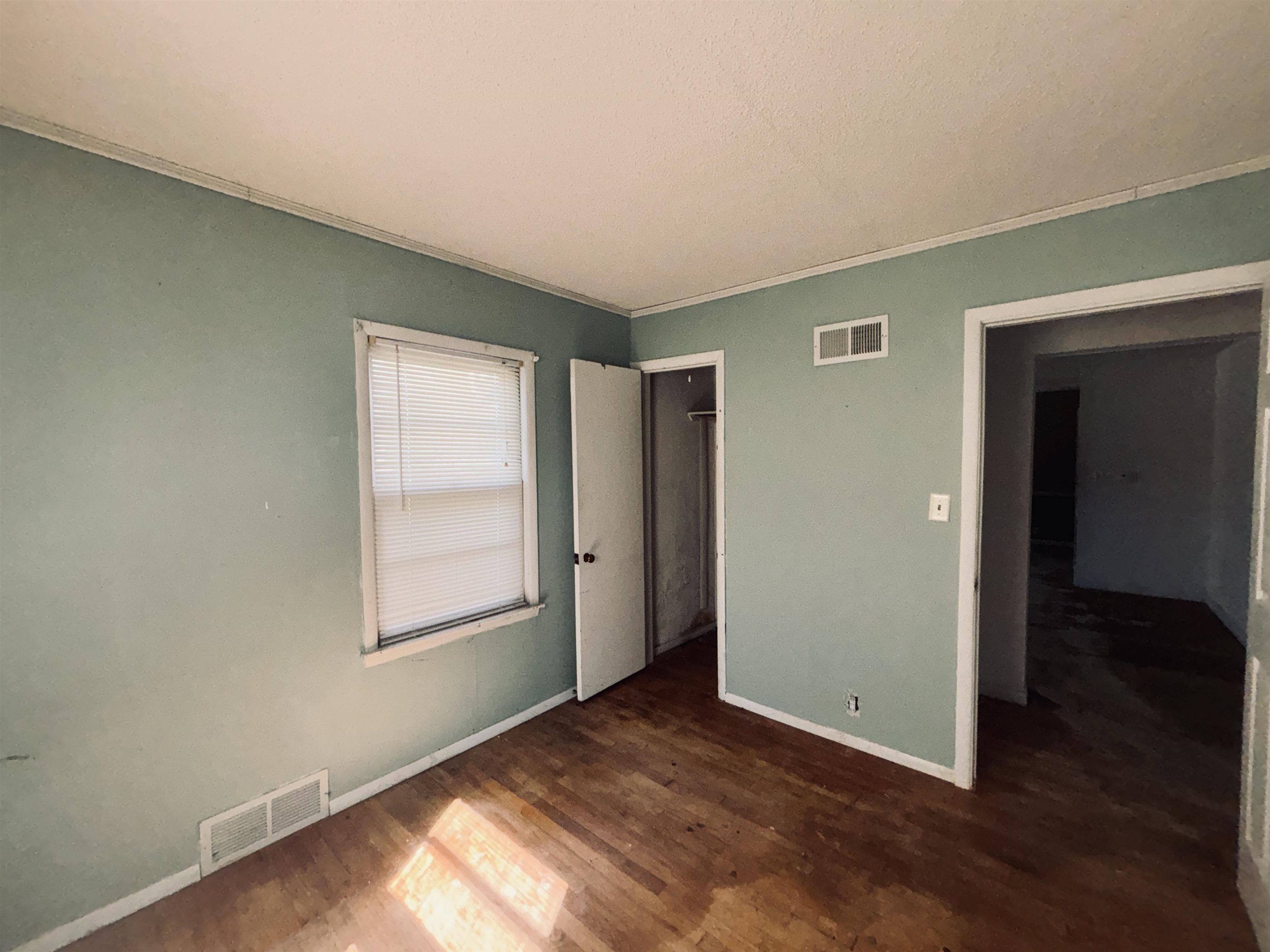 1331 West Logan Street Freeport, IL 61032 - Photo 23 of 30 an empty room with windows