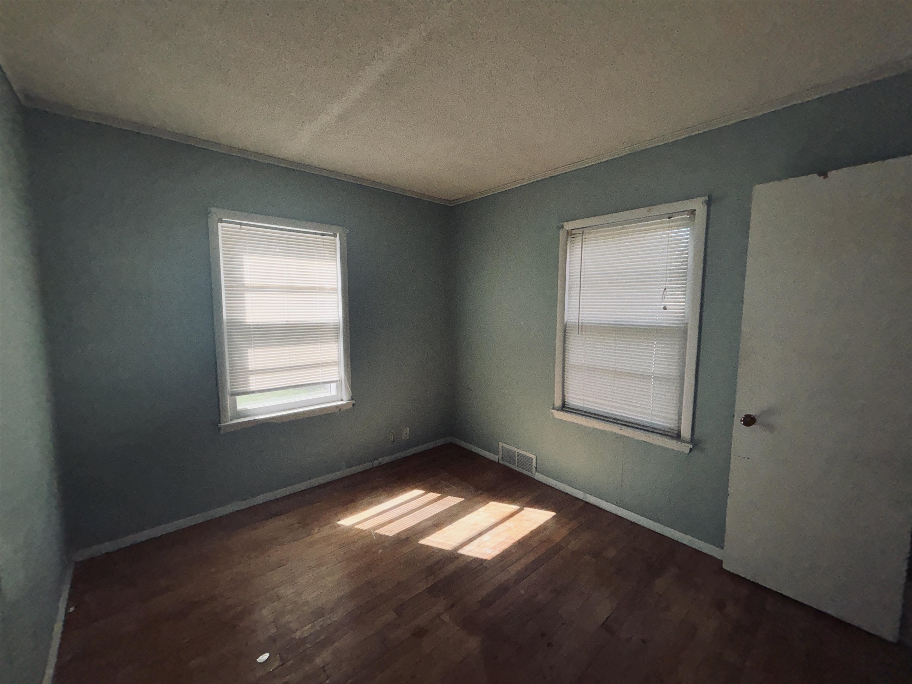 1331 West Logan Street Freeport, IL 61032 - Photo 24 of 30 a view of empty room with window