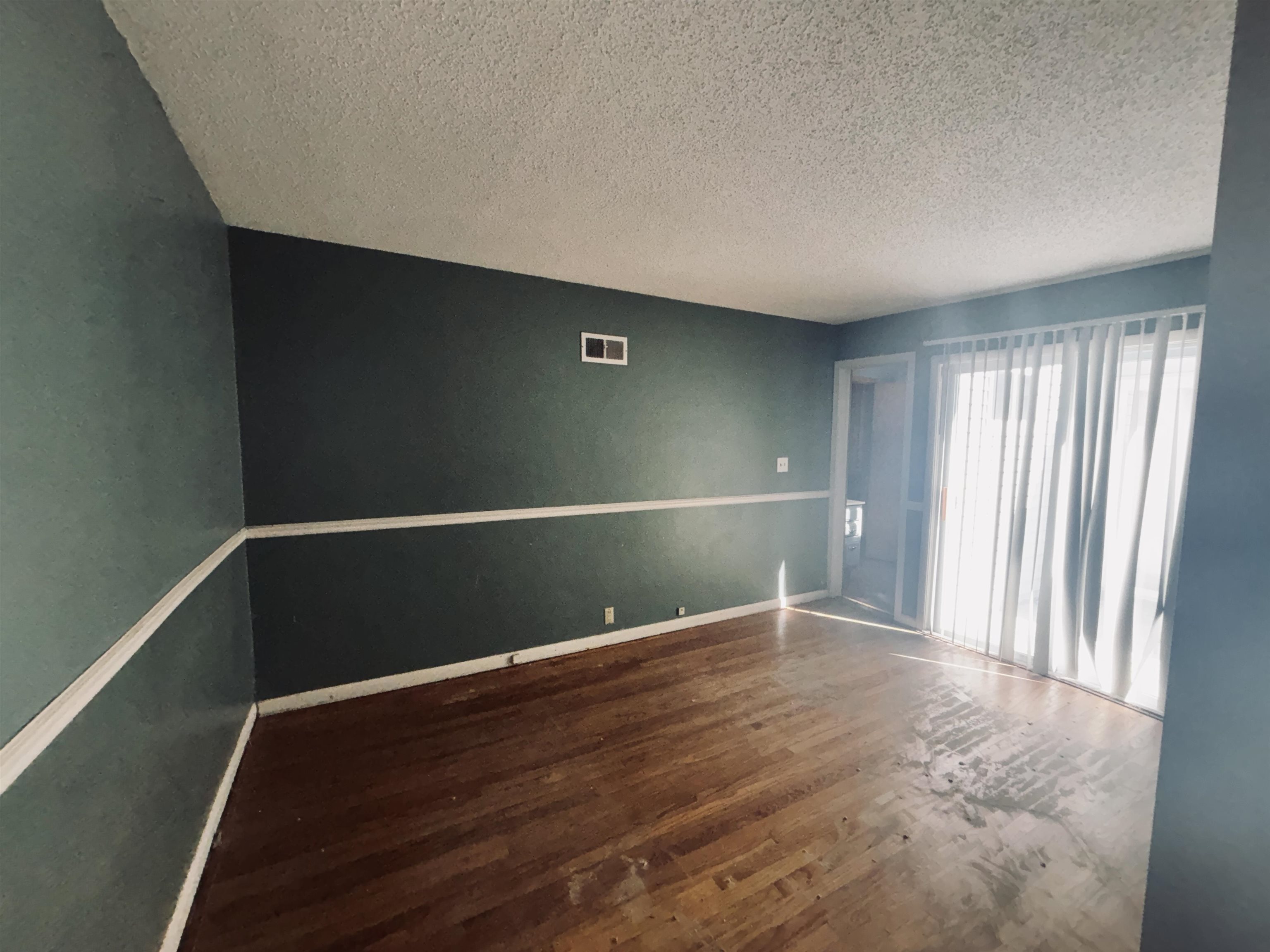 1331 West Logan Street Freeport, IL 61032 - Photo 5 of 30 a view of room with window