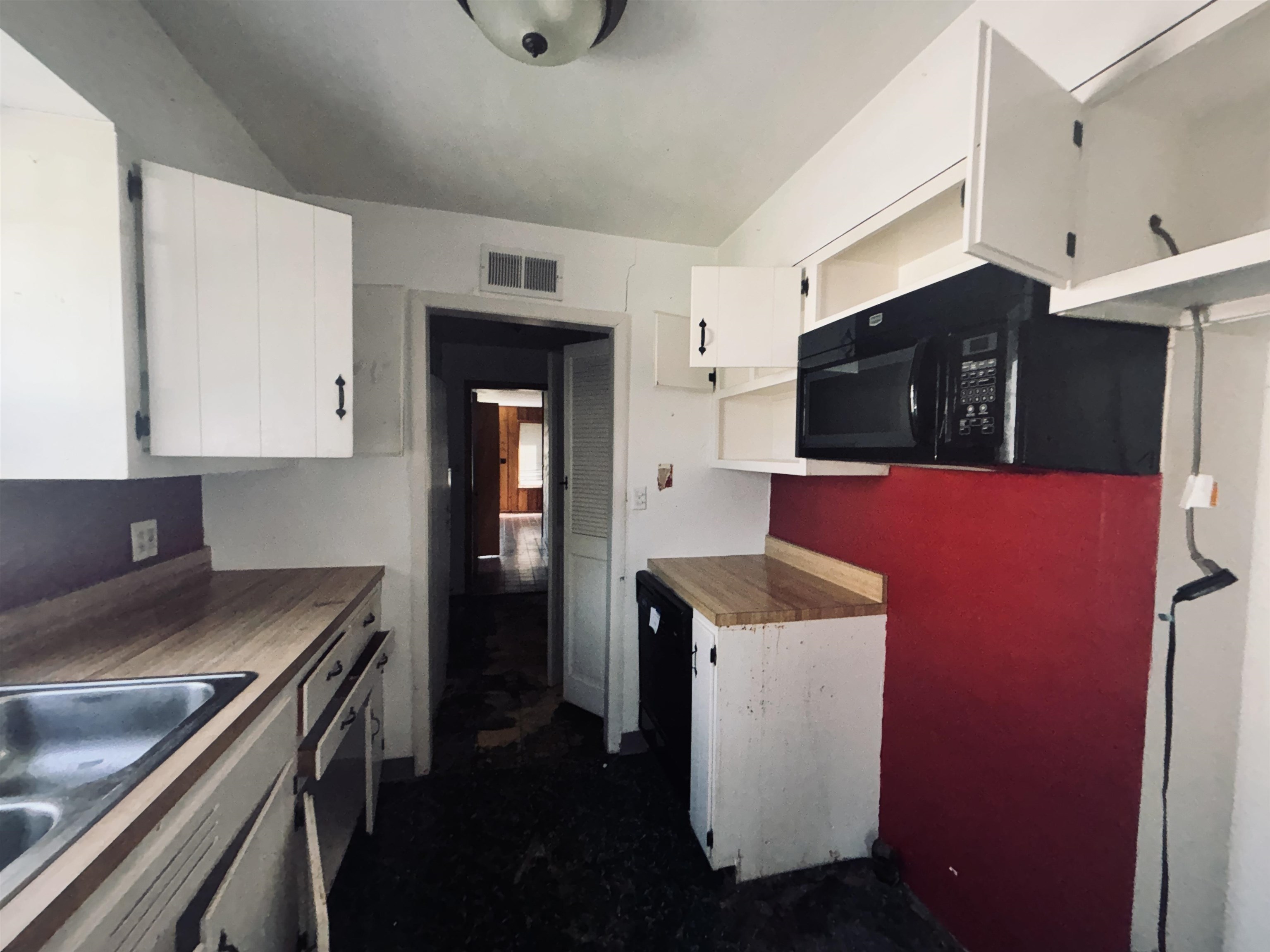 1331 West Logan Street Freeport, IL 61032 - Photo 6 of 30 a kitchen with cabinets and appliances