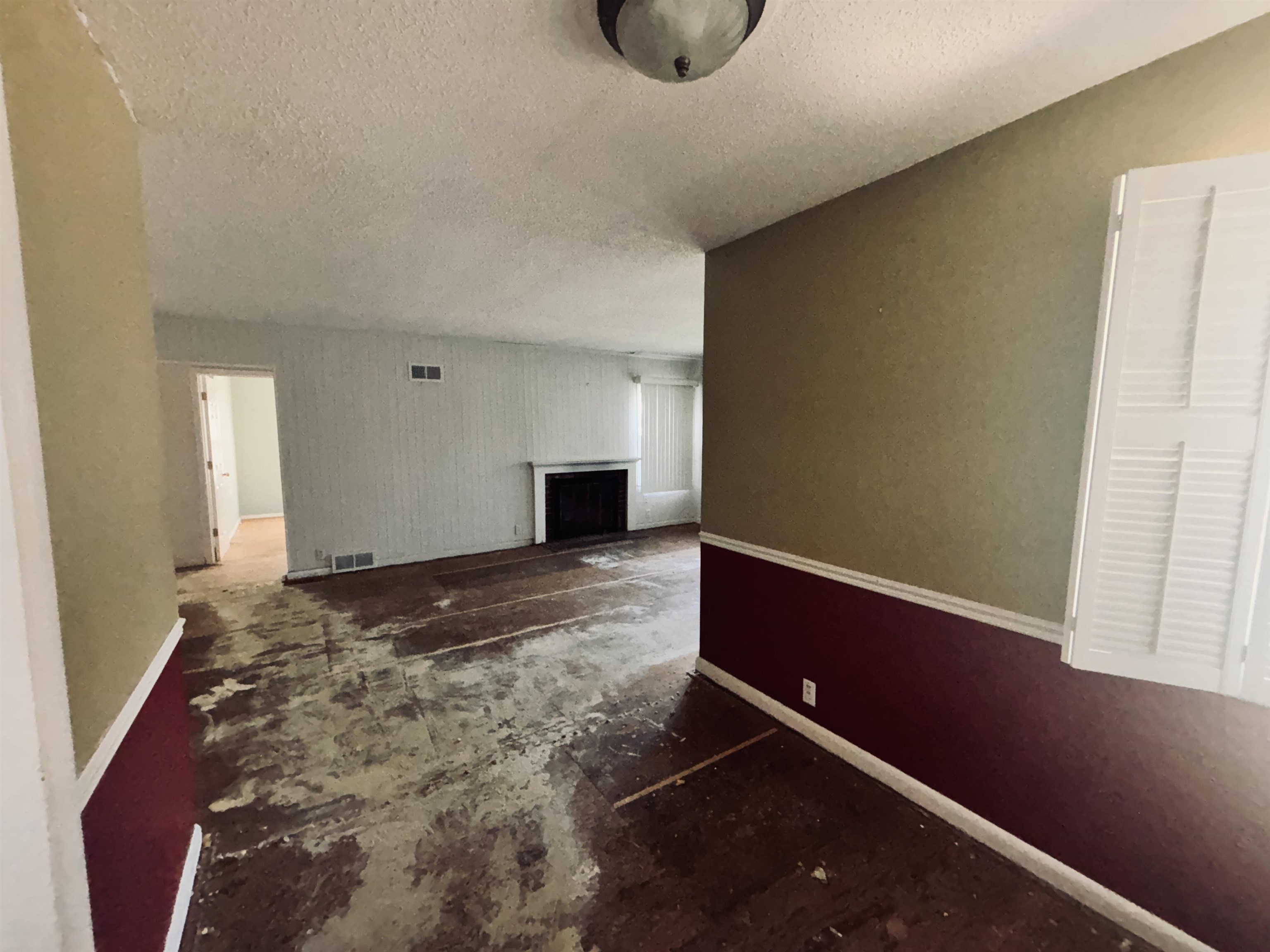 1331 West Logan Street Freeport, IL 61032 - Photo 7 of 30 a view of livingroom with kitchen