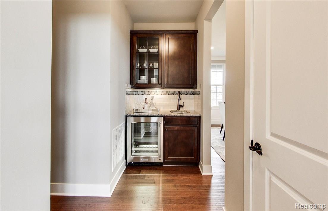 1057 Prescott Drive Rochester, MI 48309 - Photo 12 of 27 Parkside - MI - Woodside hr - 1920x1240 (13) - Copy.jpg