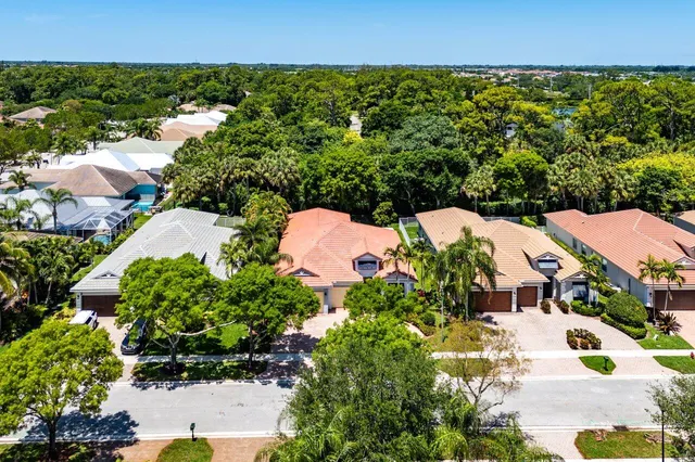 $695,000 | 473 Cottagewood Lane, Royal Palm Beach, FL 33411