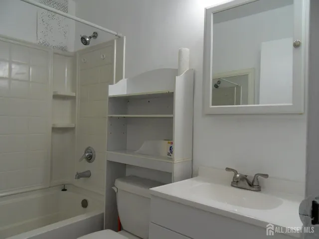 $1,950 | 28-02 Woodedge Avenue, Unit 2802, Edison, NJ 08817