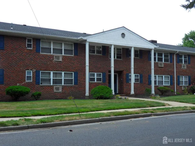 $1,950 | 28-02 Woodedge Avenue, Unit 2802, Edison, NJ 08817