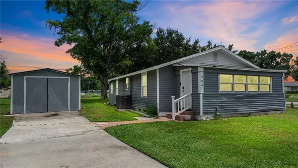 $218,000 | 204 Pine Avenue, Polk City, FL 33868
