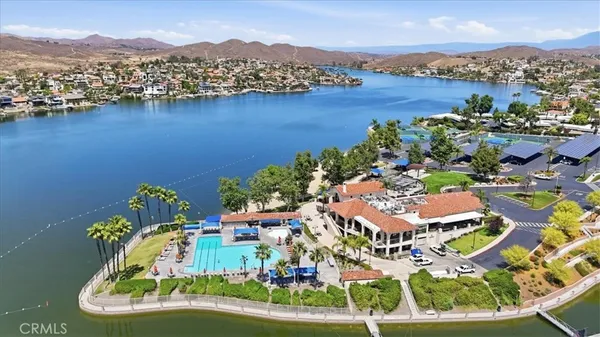$425,000 | 22346 Canyon Club Drive, Canyon Lake, CA 92587