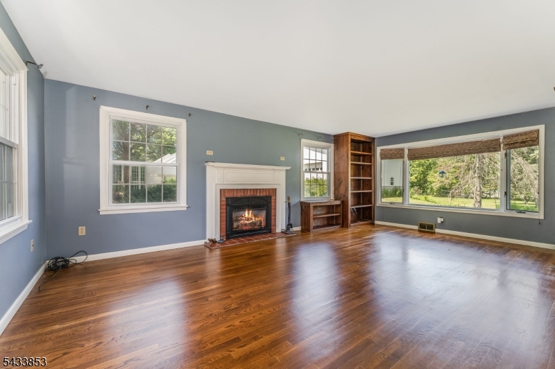 44 Pleasant Valley Road Washington, NJ 07882 - Photo 4 of 37
