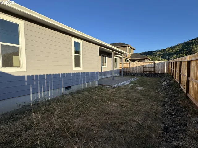 $400,000 | 149 Coles Valley Street, Sutherlin, OR 97479