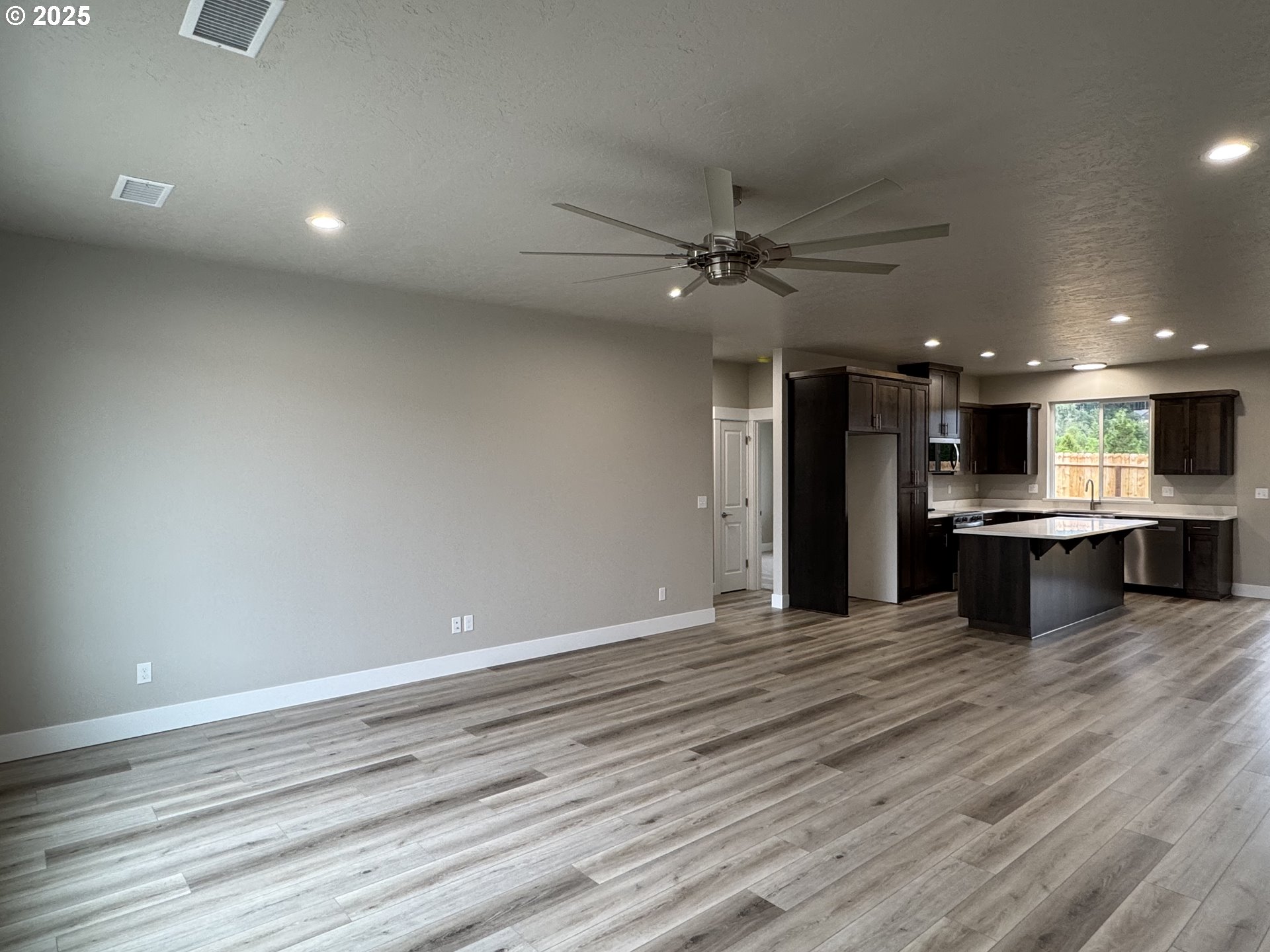 149 Coles Valley Street Sutherlin, OR 97479 - Photo 3 of 28